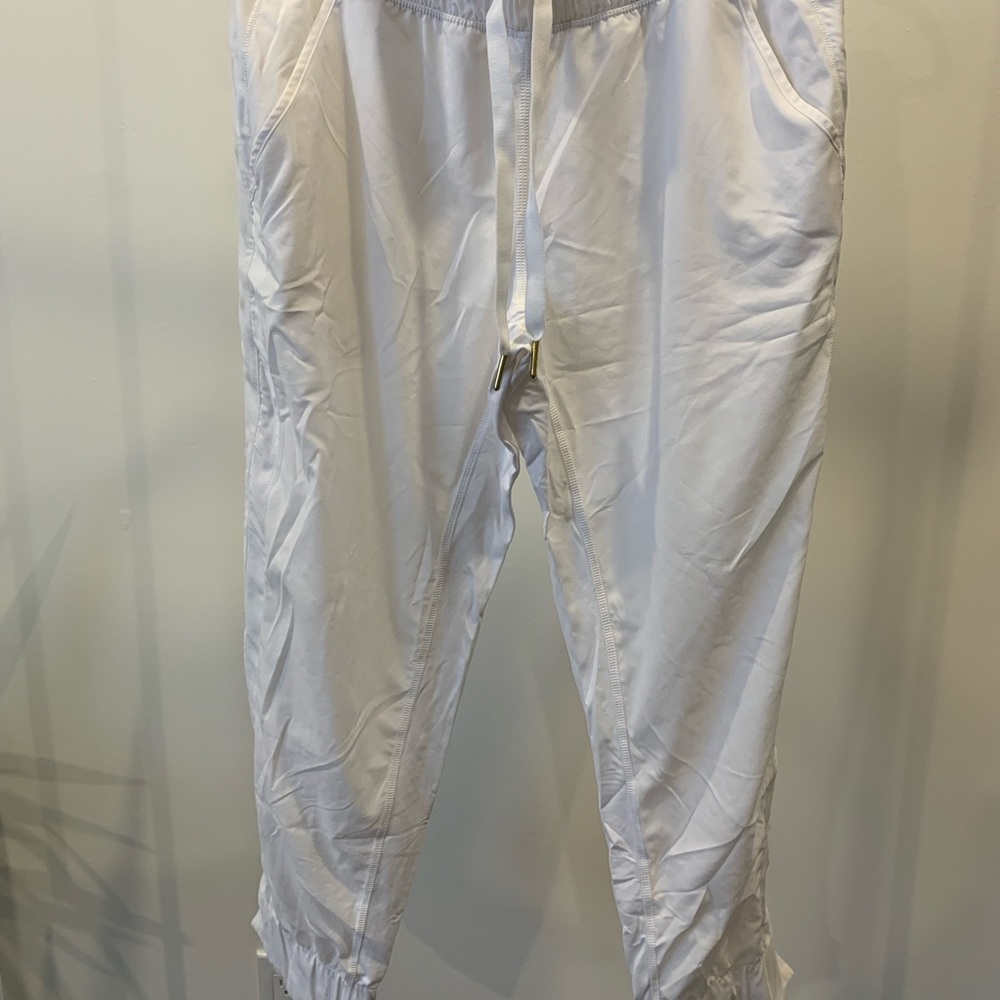 Size 4 White LuluLemon Tearaway Pant